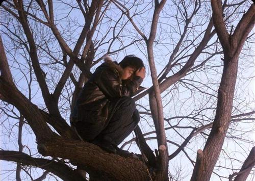 村里的两个“守村人”一个叫李英俊一个叫王潇洒，他们也曾被深爱