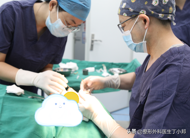 50岁女士13年间反复做鼻部整形，把鼻子整成“通天鼻”来取出异物