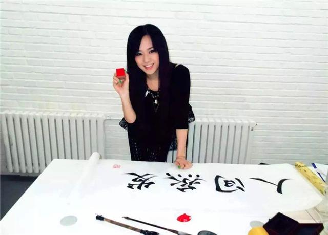 37岁苍老师，为了孩子要求下架所有作品，网友不乐意了