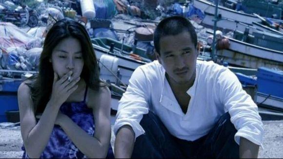 女大学生误入“泥潭”,却患上人质综合症,结局令人咋舌...