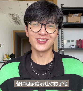 男模特自曝圈内潜规则,被化妆师摸腿掐屁股,称被潜的大多为男性