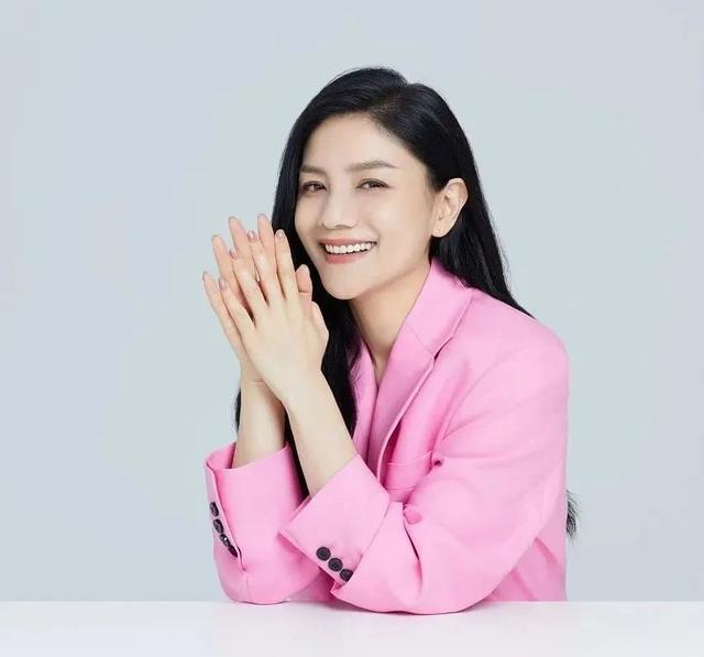 沙溢暴瘦变薄肌帅哥,胡可直呼一辈子没见过,果然真夫妻最好磕