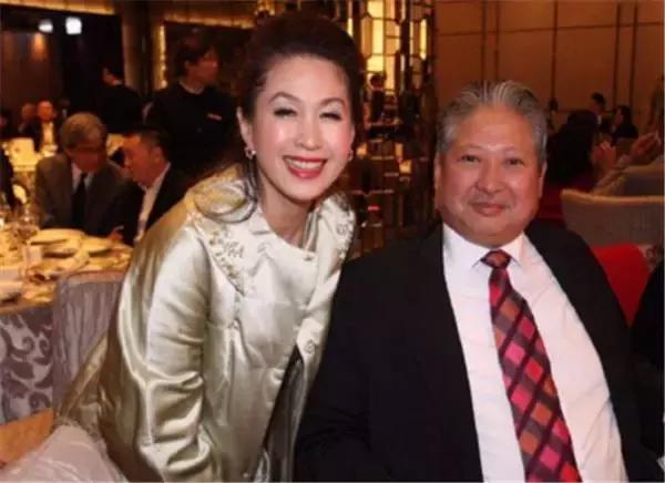 和王小凤并称鬼后，最美女僵尸，如今幸福美满