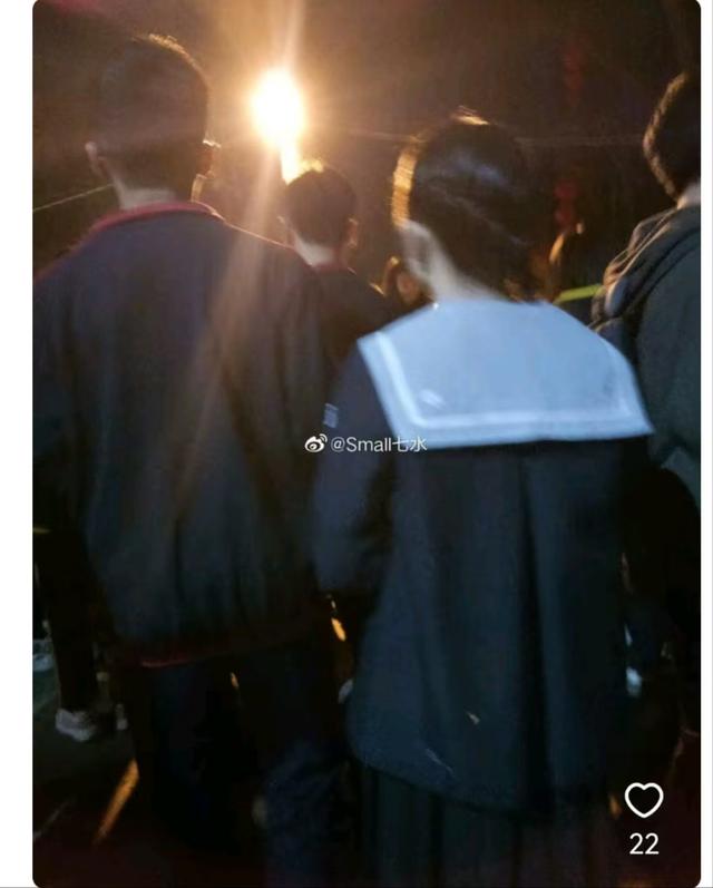 符月华有暗恋的男生,称他是“高中为数不多的光”,只能偷偷的爱