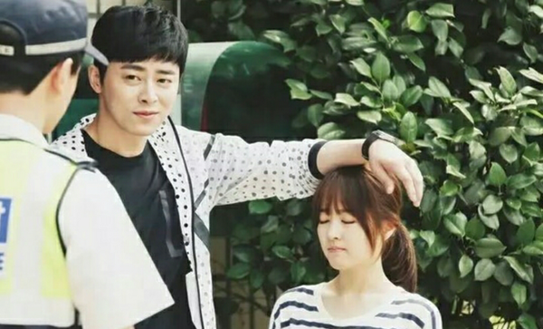 如何正确撩妹子的头发?