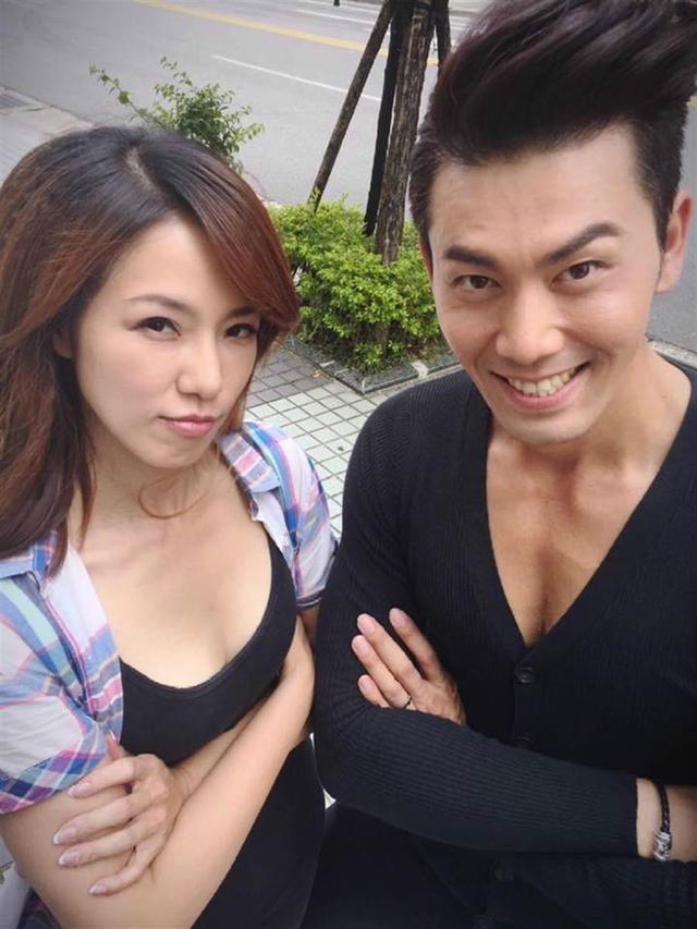 女星拒绝富商，与职员结婚，婚后却为生计送外卖