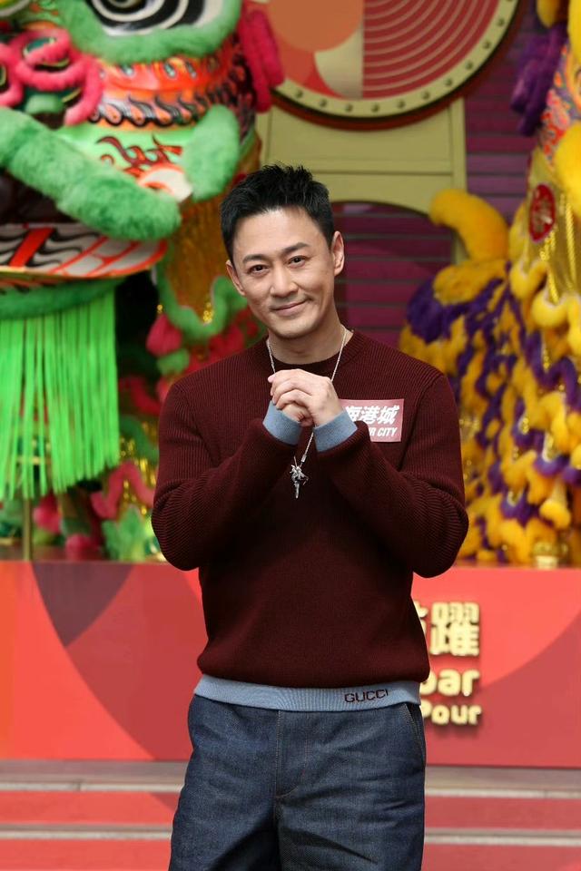 TVB前当家小生近况曝光！陪妻子回江苏老家过年，自曝继续追二胎