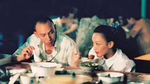 张震舒淇片场忘我激吻，停止后才发现，导演、摄像师已在旁边抽烟