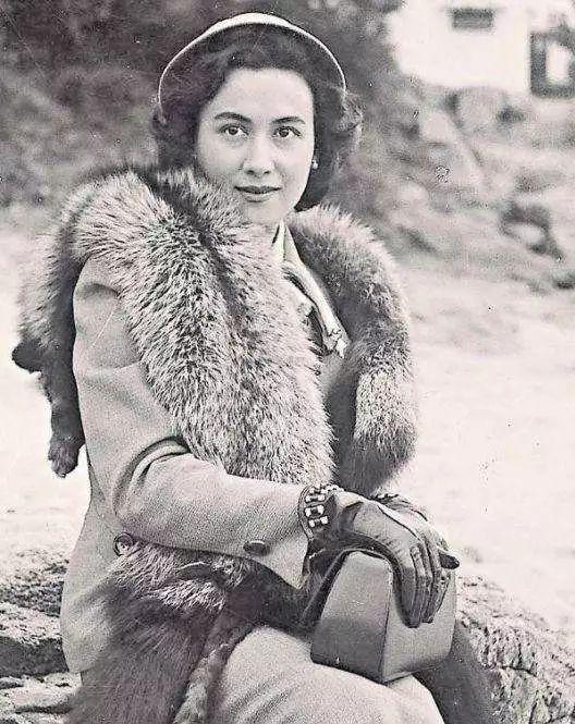 与堂弟不伦生子，与亲哥反目成仇，她是赌王晚年最痛恨的妹妹