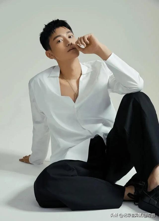 来看看翟子路和他的两位同学,看看这三位青年男演员哪一位最帅