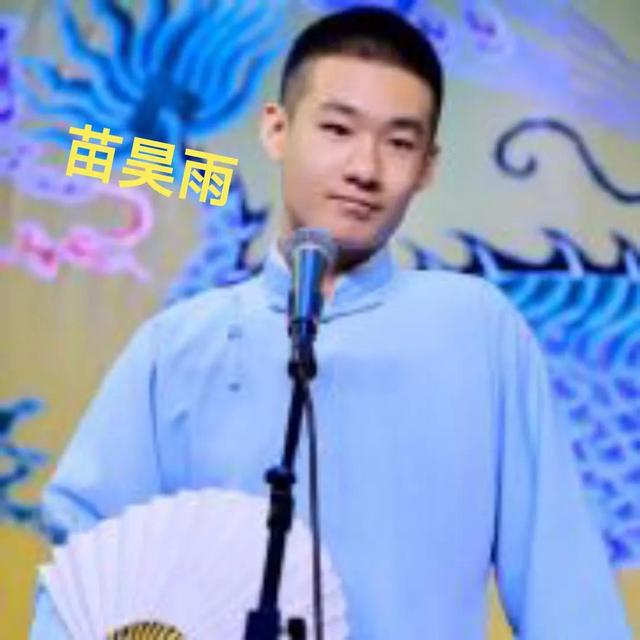 德云社“霄”字科六人。岳云鹏的徒弟好像更有出息些。