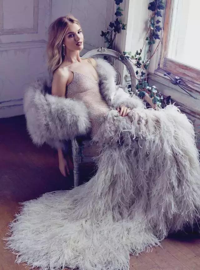 性感迷人!英国超模女星罗茜·汉丁顿纯美写真集