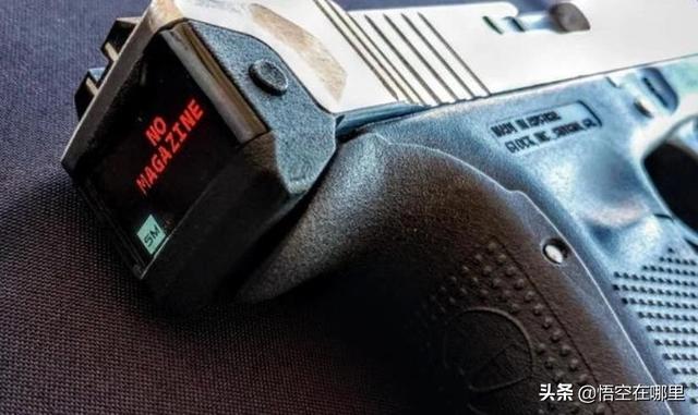 百年难题被解决!枪战中如何查看剩余弹量,不用局限这三种方法了