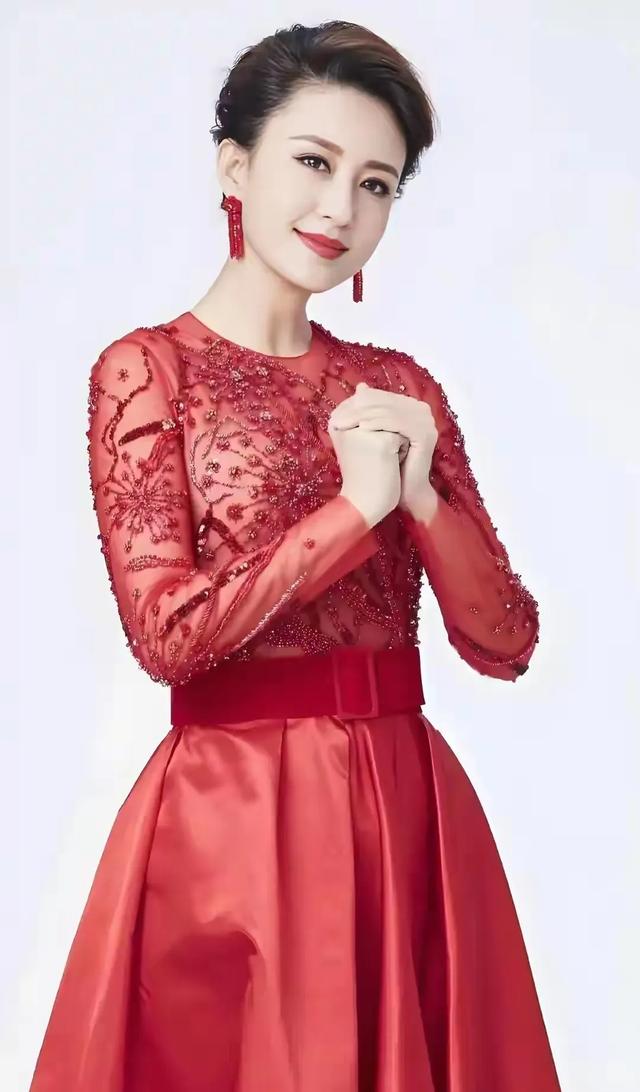 山西籍央视才女主持人张蕾:貌美如花,才华横溢