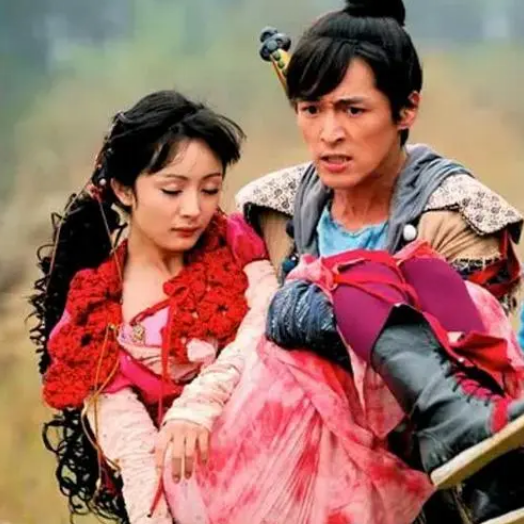 迪丽热巴的教科书式“公主抱”让人折服，也让不少男艺人为之汗颜