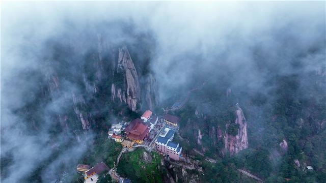 九华山：凌空入胜境，飘然登天台