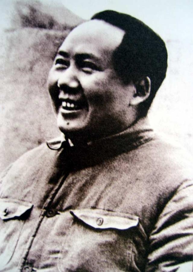 1945年，贺炳炎见到毛主席后用左手敬军礼，毛主席：免掉你这份礼