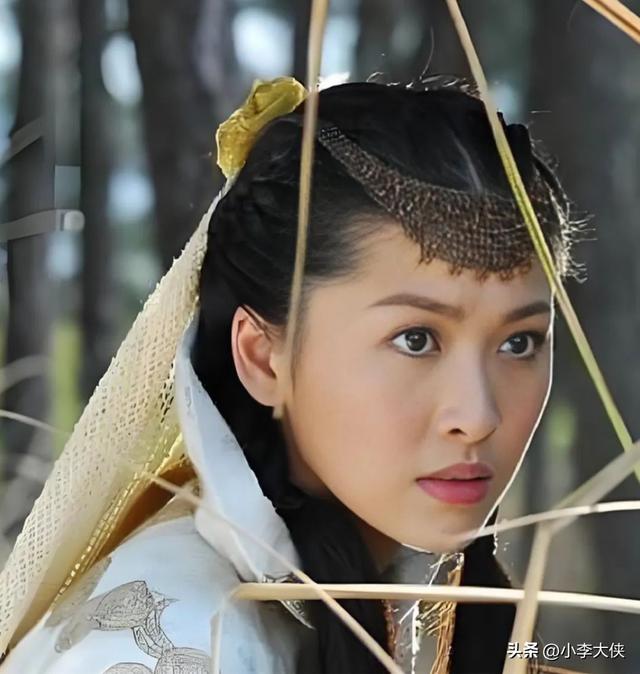 六版《书剑恩仇录》霍青桐，哪一个“翠羽黄衫”最经典？