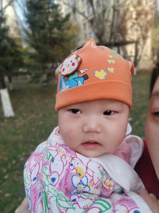 24.10.28日～11.25日，趴，翻身翻地下，叫妈妈