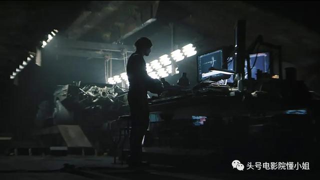 DC电影《闪电侠》开拍！超女造型被吐槽，白发蝙蝠侠让粉丝激动了