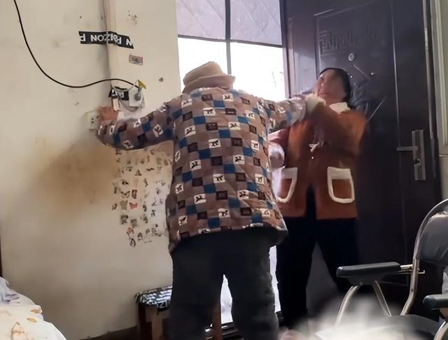 一个90后女孩的崩溃与坚持：她用十年换来一句“对不起”