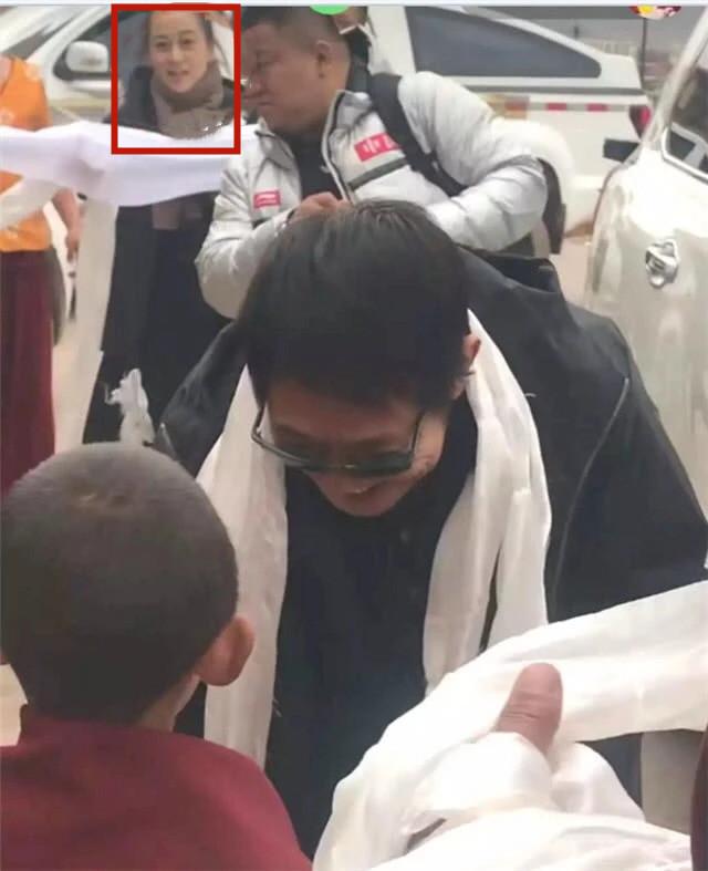 李连杰老婆利智近照曝光，58岁美艳依旧，气质高贵不输当年