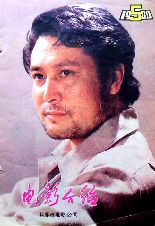 他是东北帅气男星,从《兵临城下》走上银幕,曾与黄梅莹饰演夫妻