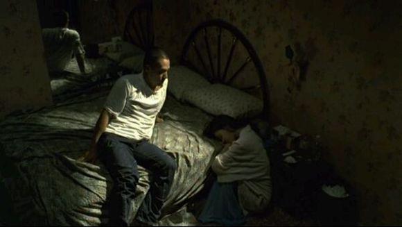 女大学生误入“泥潭”,却患上人质综合症,结局令人咋舌...