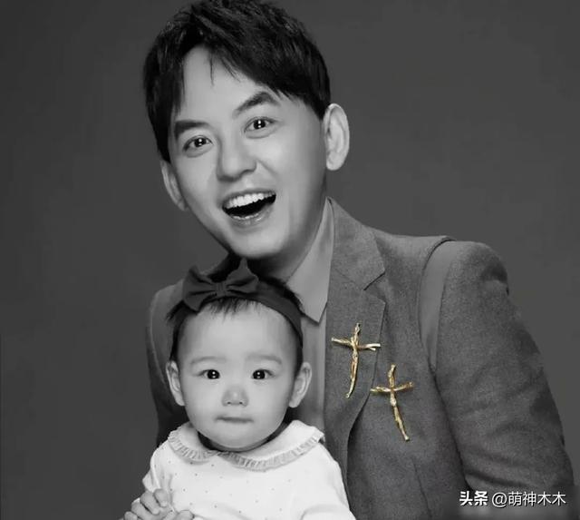 黄子佼购买上百部未成年不雅影片，被指恋童，历届女友都偏幼态