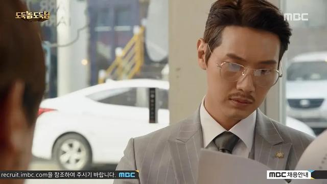 《小偷家伙，小偷大人》命定相遇，检察官与双面专家张石木的冒险