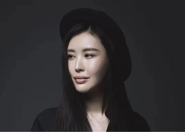 王的女人”田朴珺：曾被汤臣一品少爷抛弃，却逆袭成万科老板娘