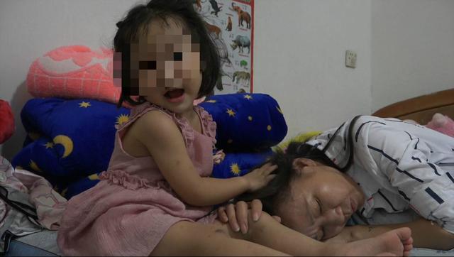 “你那么红了,怎么还在开出租?”