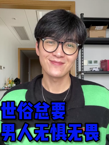 男模特自曝圈内潜规则,被化妆师摸腿掐屁股,称被潜的大多为男性