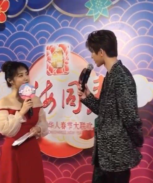 有一种帅叫蔡徐坤穿了皮裤，镜头放大4倍后，网友：不敢有同款