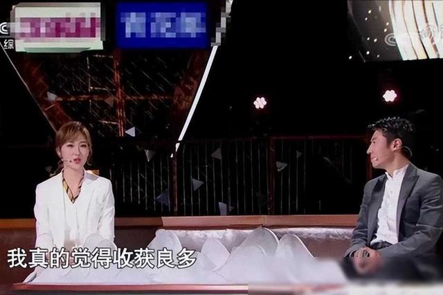 央视美女主持人王嘉宁：29岁嫁人，老公年轻帅气，爱情事业双丰