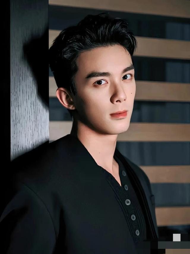 老天奶！这是看着长大的孩子“光屁股”吴磊？真像“杀猪盘”网照