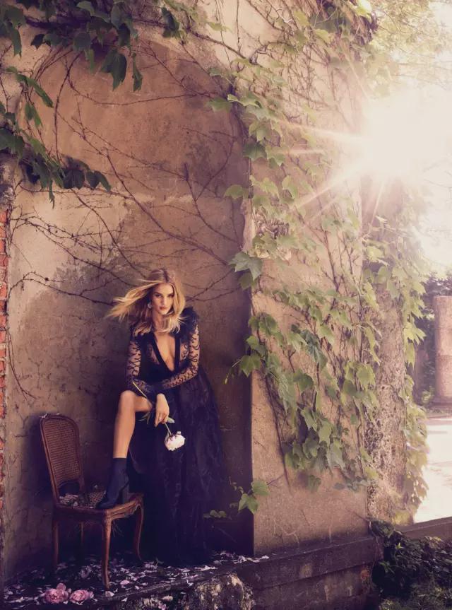 性感迷人!英国超模女星罗茜·汉丁顿纯美写真集