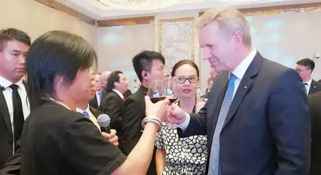 负债百万露宿街头、离婚、锒铛入狱，星光大道草根歌手现状太落魄