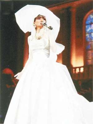 电影英雄本色(1989年，徐克终结了《英雄本色》系列，梅艳芳让周润发成了配角)