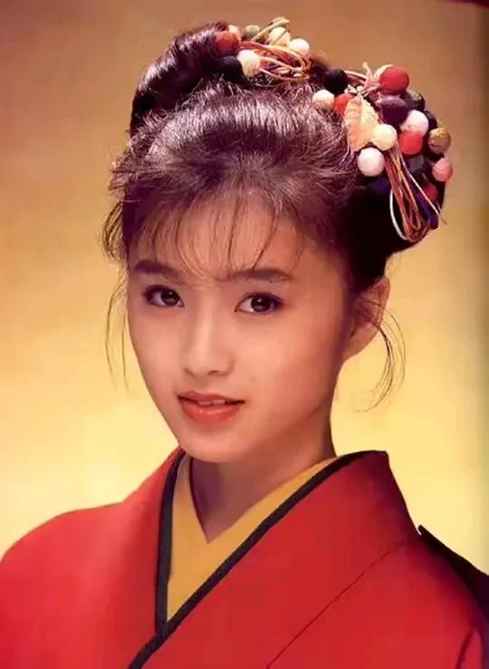 12位日本昭和女星,个个都是风情万种的美熟女,你更喜欢哪一位?