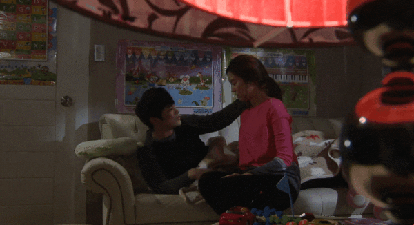 心脏暴击!徐仁国床上被脱衣、沙发强吻「传说中吻戏TOP 3」