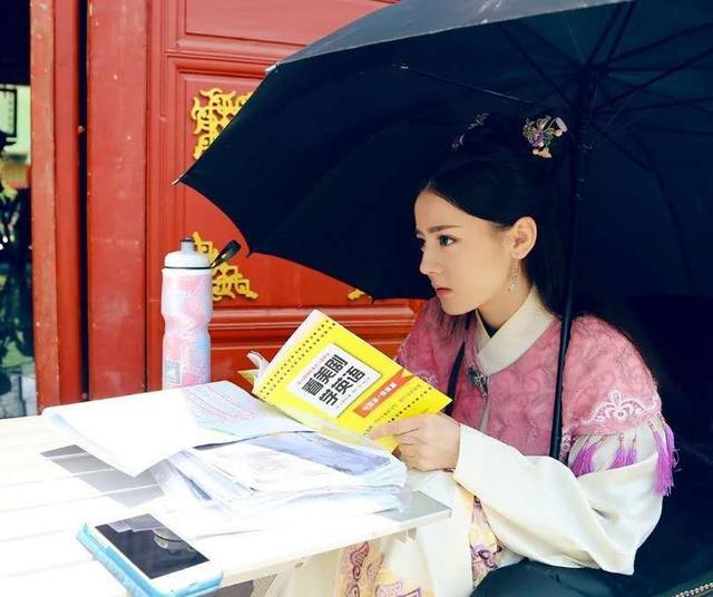 迪丽热巴获奖，全英文致幕词，网友：巴巴好腻害