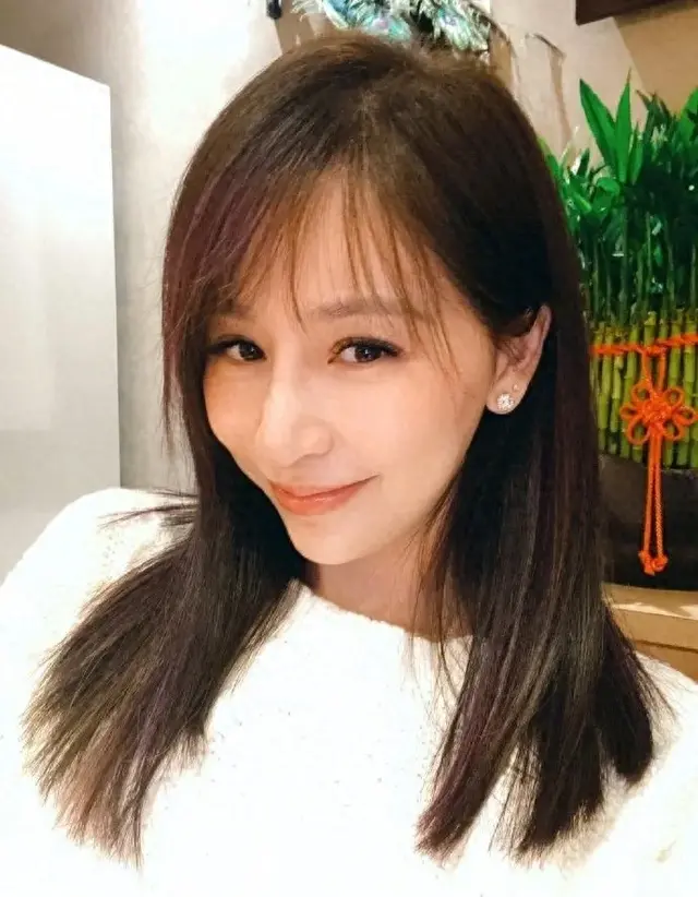 王心凌多大了(37岁王心凌近照依旧甜美，她为何在当红时迅速“销声匿迹”？)