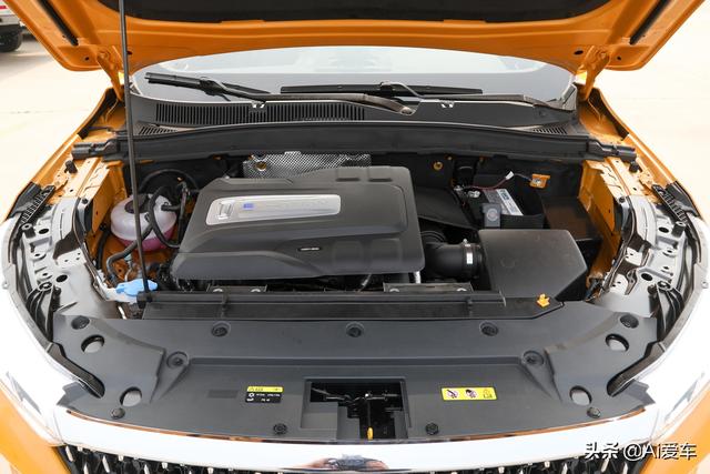 尺寸不小车身好停，自动挡好开家用SUV，不贵又省油，实拍奔腾T77