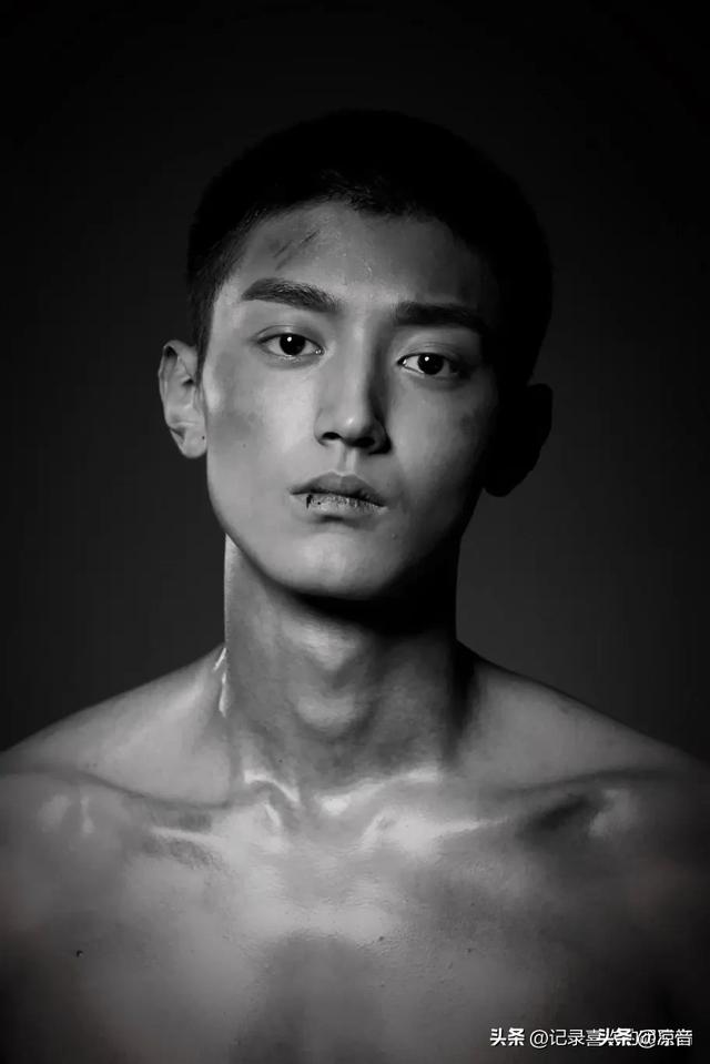 来看看翟子路和他的两位同学,看看这三位青年男演员哪一位最帅