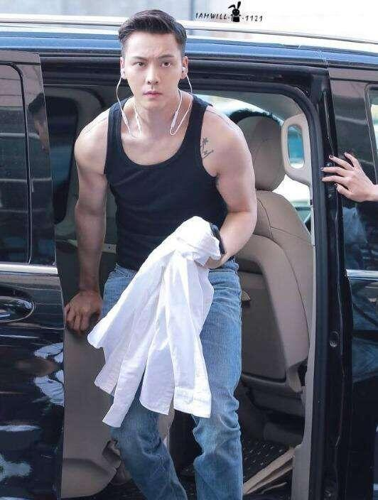 迪丽热巴的教科书式“公主抱”让人折服，也让不少男艺人为之汗颜