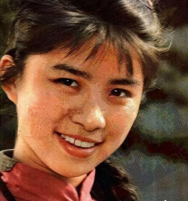 迟蓬：和倪萍是好闺蜜，与丈夫相爱40年，如今因《小巷人家》爆红