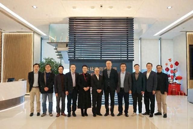 长宁区委常委、政法委书记李震走访调研北京市金杜律师事务所上海分所