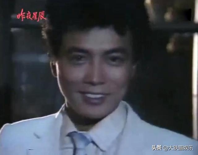 小时候嫌他长相老气，配不上貌美琼瑶女郎，原来他戏外又帅又爷们