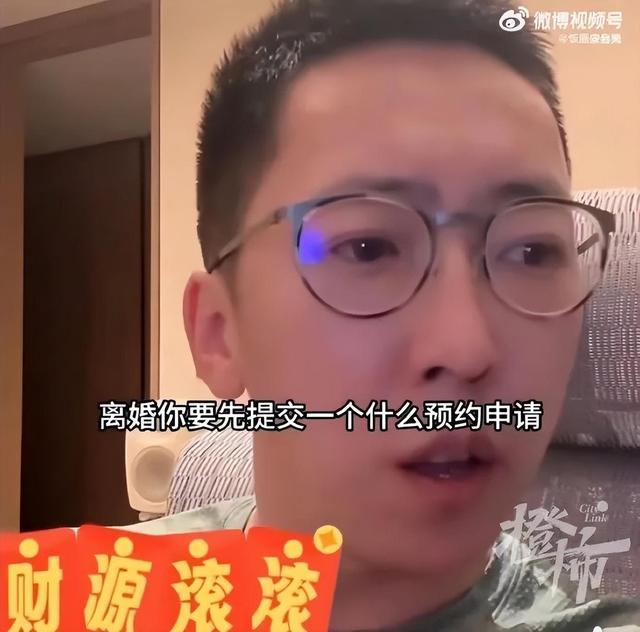 全网催离的“千万网红夫妻”现身民政局，本人回应